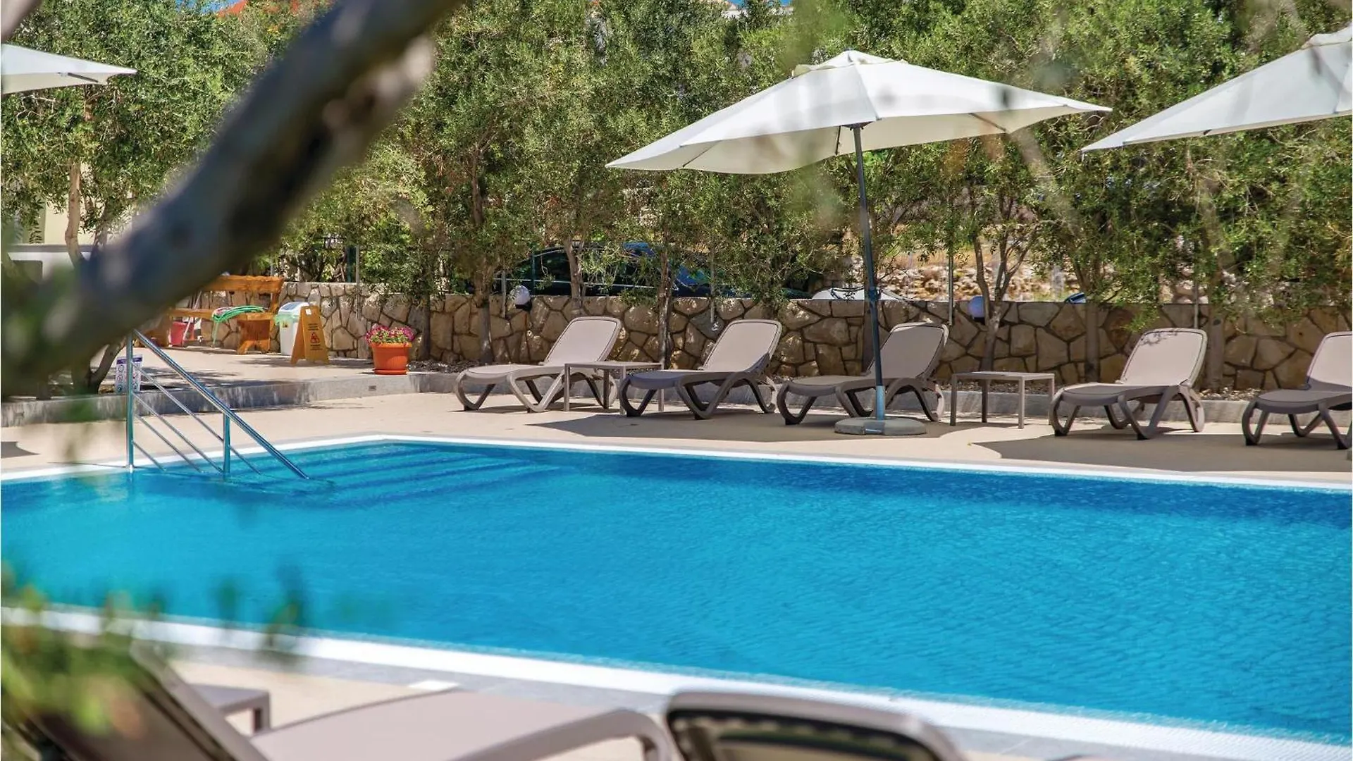 Gorgeous Apartment In Povljana