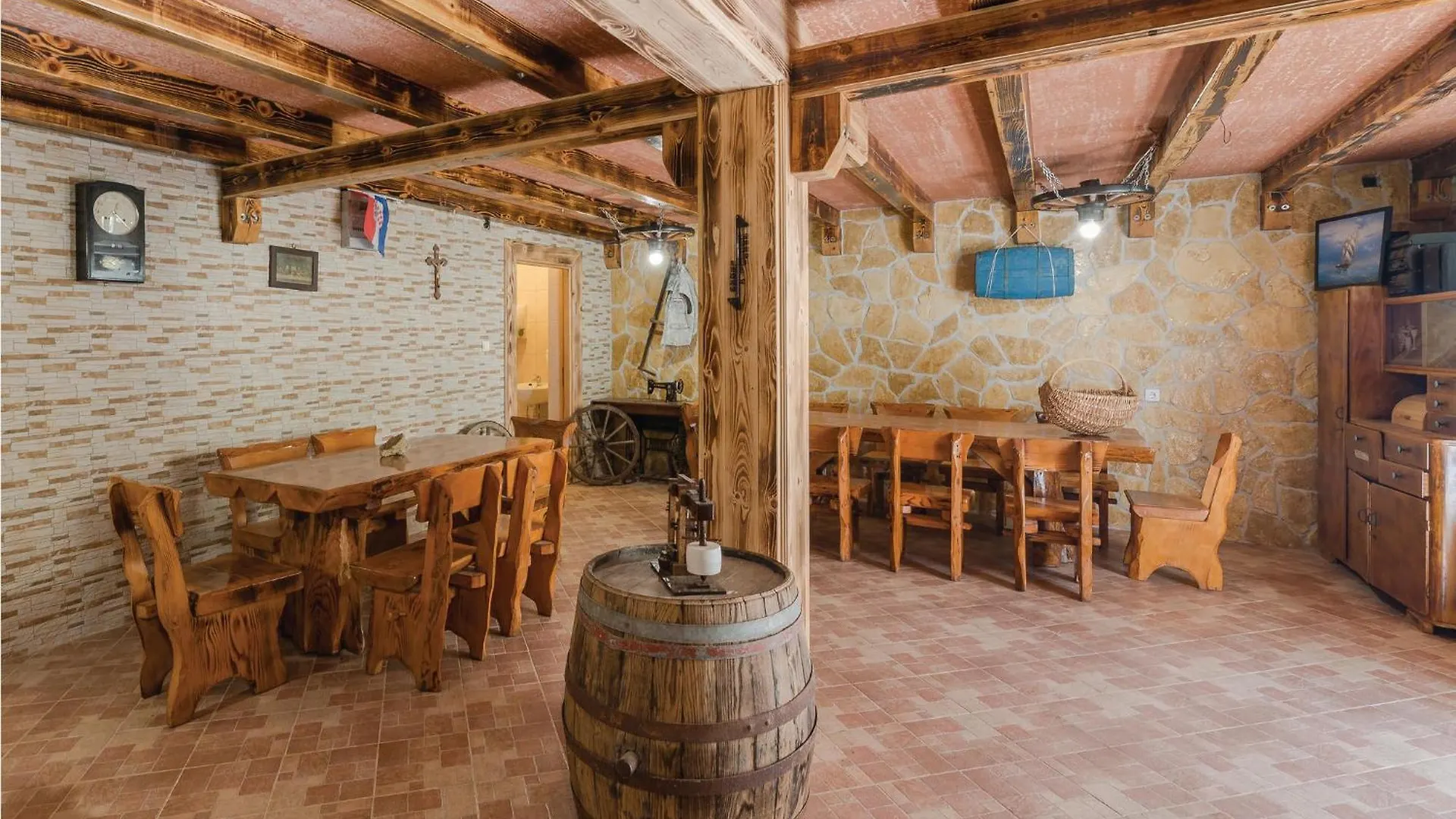 Gorgeous Apartment In Povljana