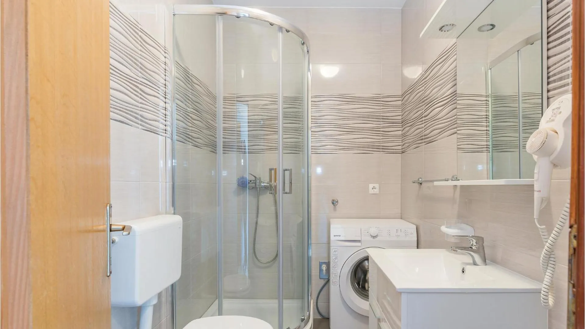 Gorgeous Apartment In Povljana